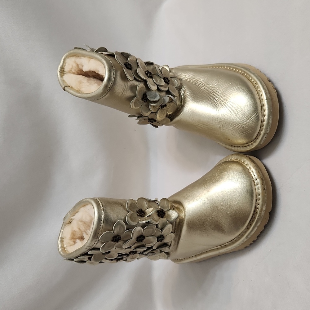 UGG Classic Short Floral Metallic Gold 3D Appliques Winter Boots (Girls Size 8)